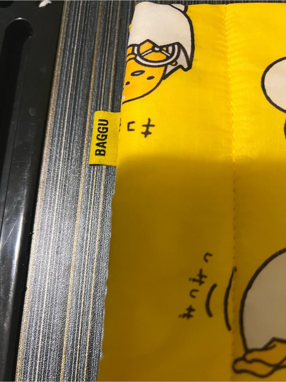 Yellow Gudetama Quilted laptop sleeve - BAGGU - Picture 2 of 3